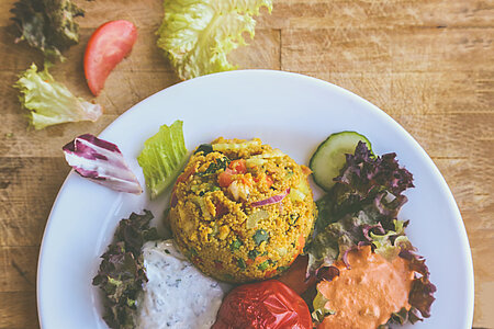Reis und Gemüse, ein Essen in der Mensa